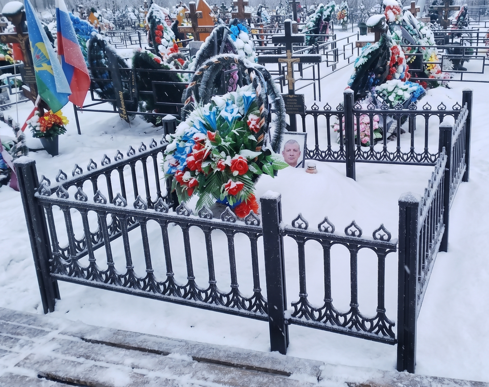 Красивая оградка на могилу